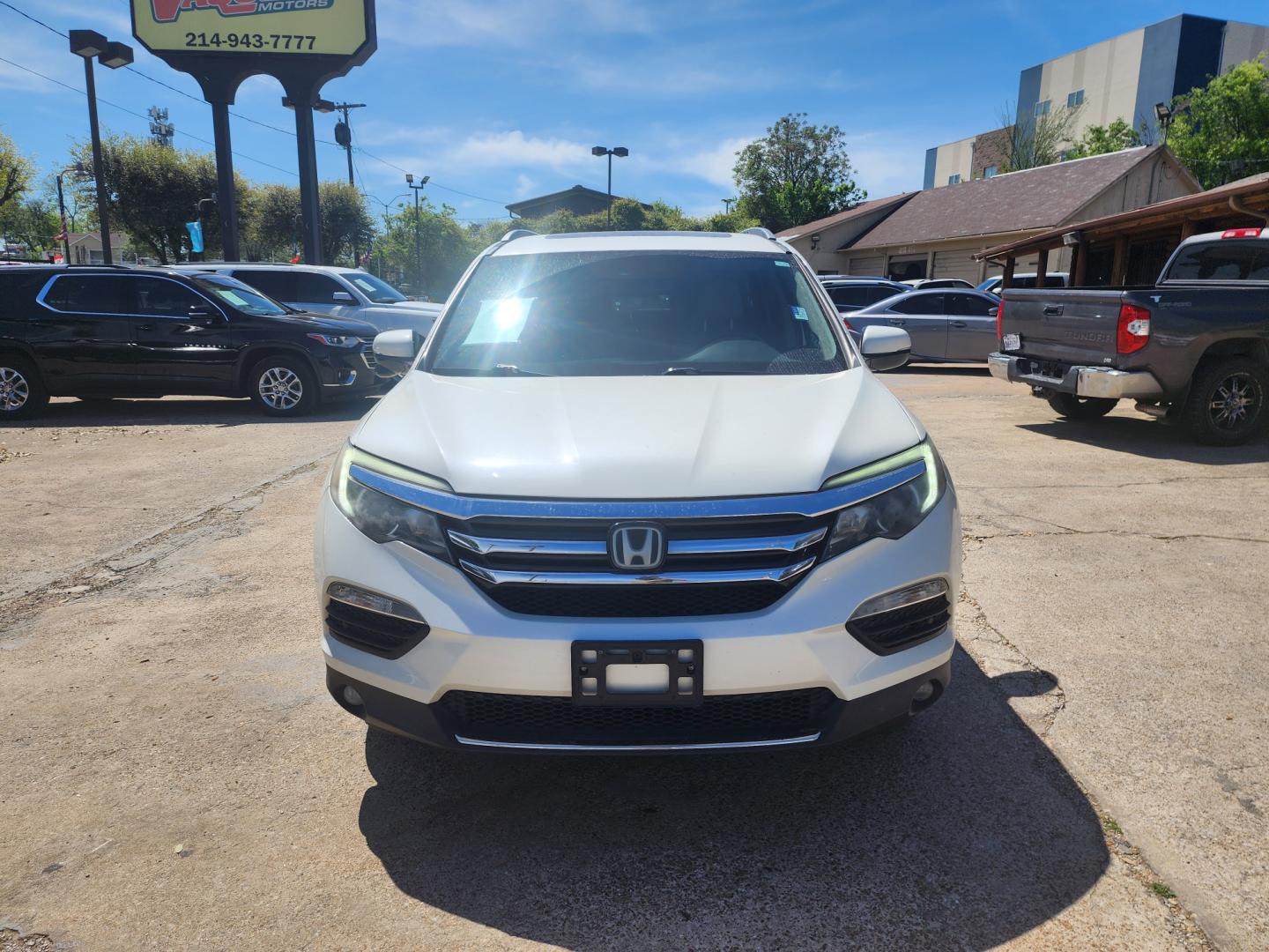 2016 white Honda Pilot Touring 2WD (5FNYF5H98GB) with an 3.5L V6 SOHC 24V engine, 9-Speed Automatic transmission, located at 945 E. Jefferson Blvd, Dallas, TX, 75203, (214) 943-7777, 32.752514, -96.811630 - Photo#1